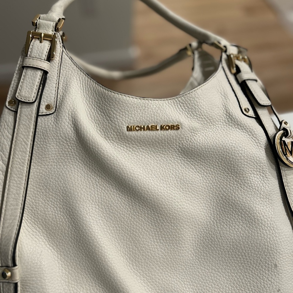 Michael Kors White and Gold Shoulder Bag Pebbled Leather